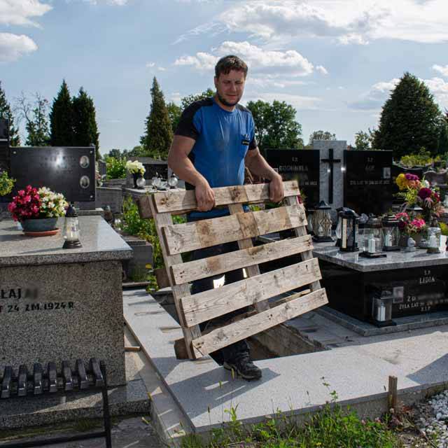 Zbrojona wylewka wokół piwniczki