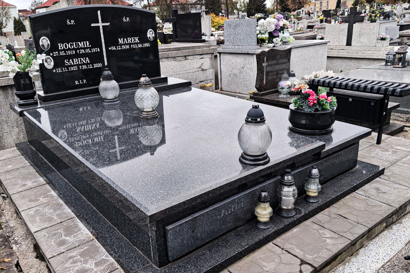 Nagrobek pełnowymiarowy, dwupłytowy, kaskadowy z granitu Ciemna Impala