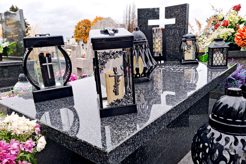 Sarkofag z wolnostojącym krzyżem z granitu Jasna Impala