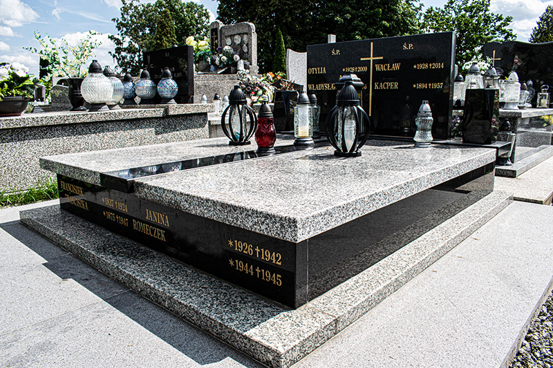 Podwójny pomnik dwukolorowy z krawatem