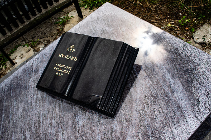 Nakładka granitowa w kształcie książki