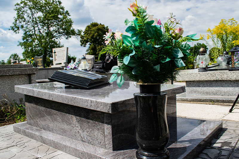 Ten wariant został wykonany z granitu Orion