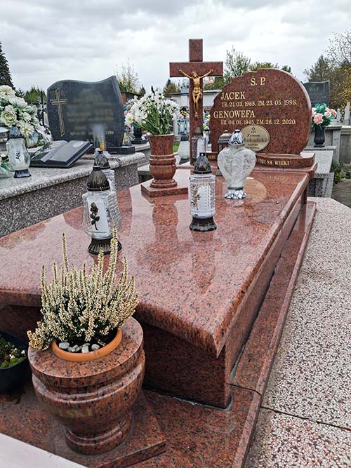 Misy donicowe, klasyczny wazon na podstawce i krzyż z granitu Vanga