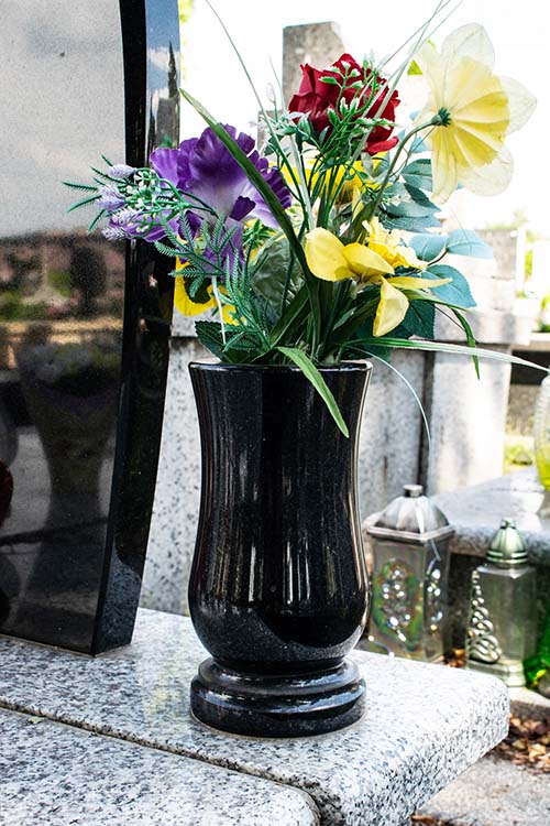 Granitowe wazony charakteryzują się największą trwałością