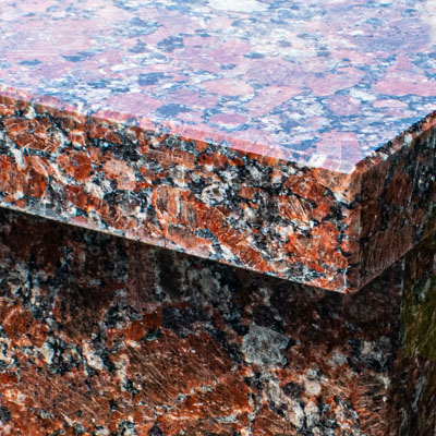 Kolorowe granity i pomniki cmentarne