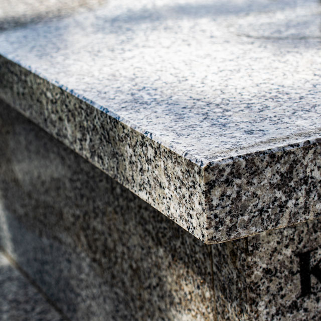 Niedrogie nagrobki i tanie pomniki z granitu