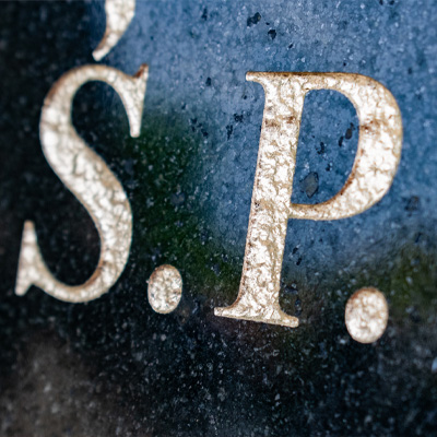 Ekskluzywne nagrobki premium z czarnego kamienia